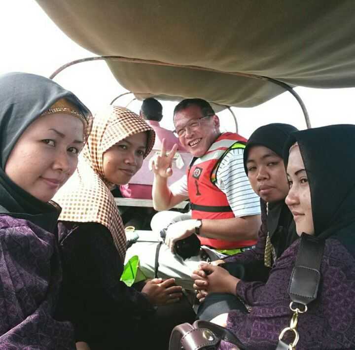 Henry C Widjaja bersama Hebatnya Wanita UKM Mitra YDBA di Tapin Kalimantan Selatan [Foto: Instagram@henrycwidjaja]