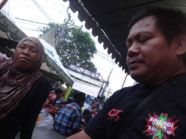 Jalan bersama saat buka puasa di salah satu masjid di Kota Denpasar (Sumber: dokumen pribadi)