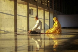 Doa Berjamaah Saat Ramadhan (Sumber Foto: Shutterstock)