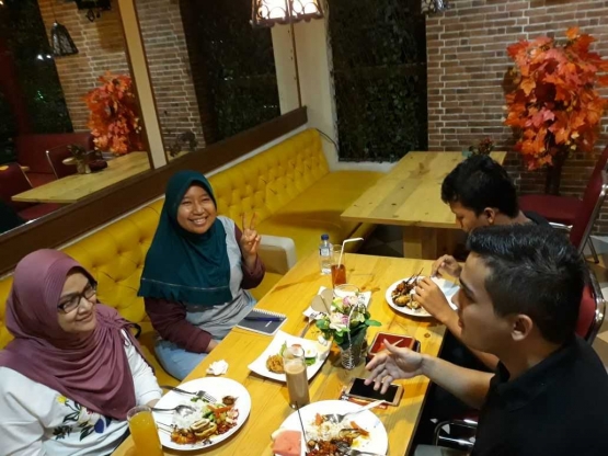 Dinner Bersama Bu Sari (Dok. Pribadi)
