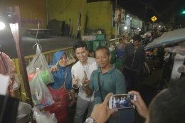 Emil Elestianto Dardak bersama pedagang pasar di Jatim (Dokumentasi Pribadi)