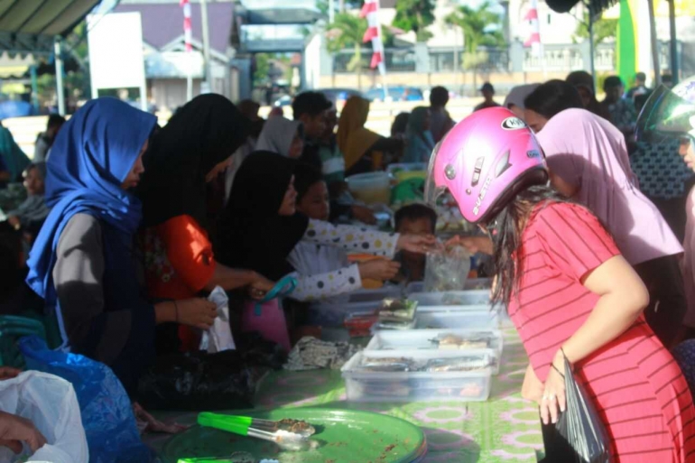 Aktivitas jual beli di Kampung Ramadan (dokpri)