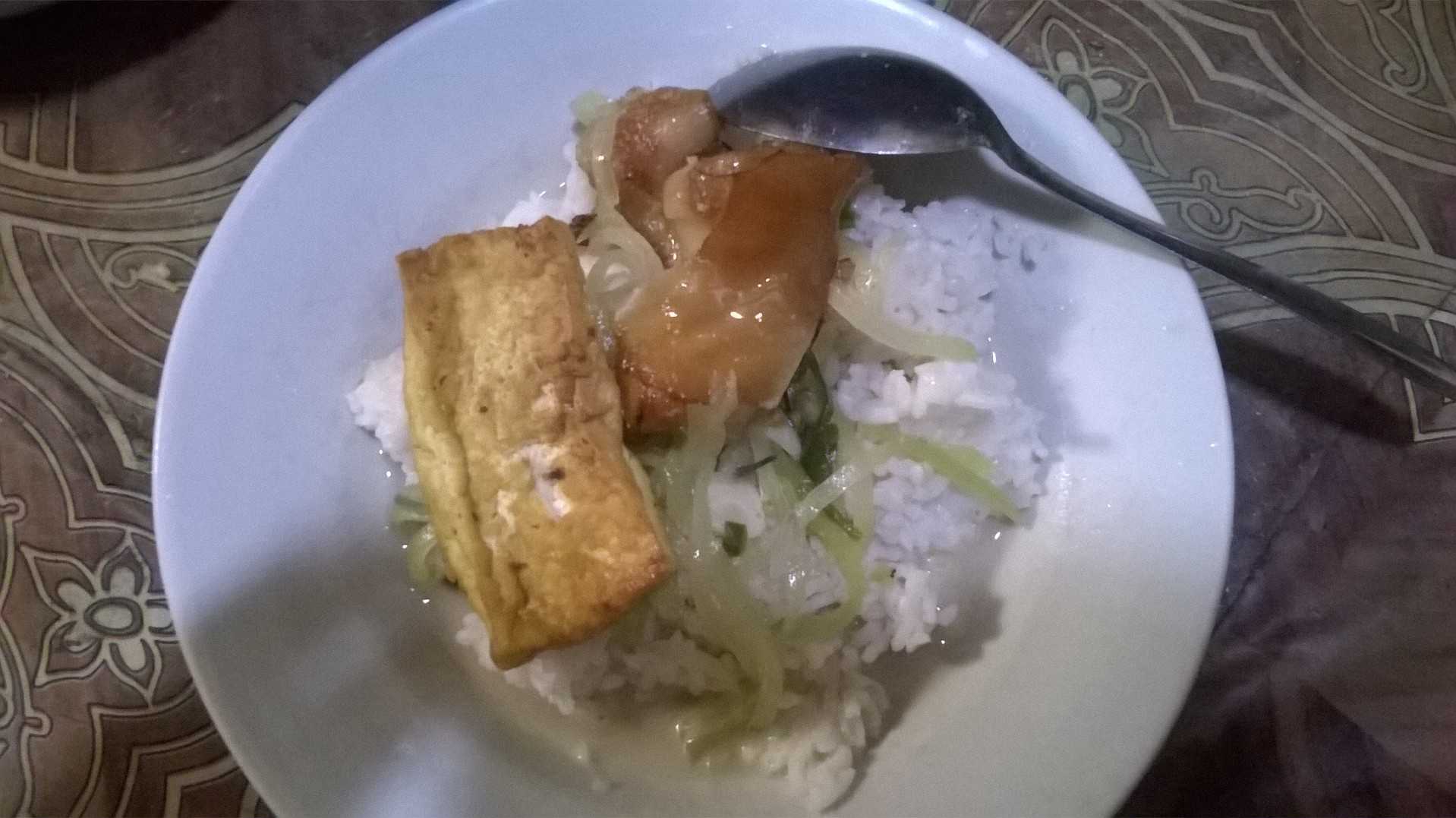Sayur Lodeh Ikan Pari plus Tahu Goreng (dok.pribadi)