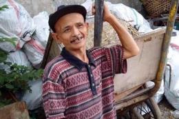 Jubaidi ,Tukang Sampah yang jujur.Sumber foto: detiknews