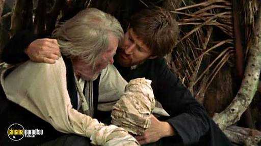 Peter O'Toole dan David Wenham difilm Molokai: The Story Of Father Demien (1999) (sumber: www.cinemaparadiso.co.uk)