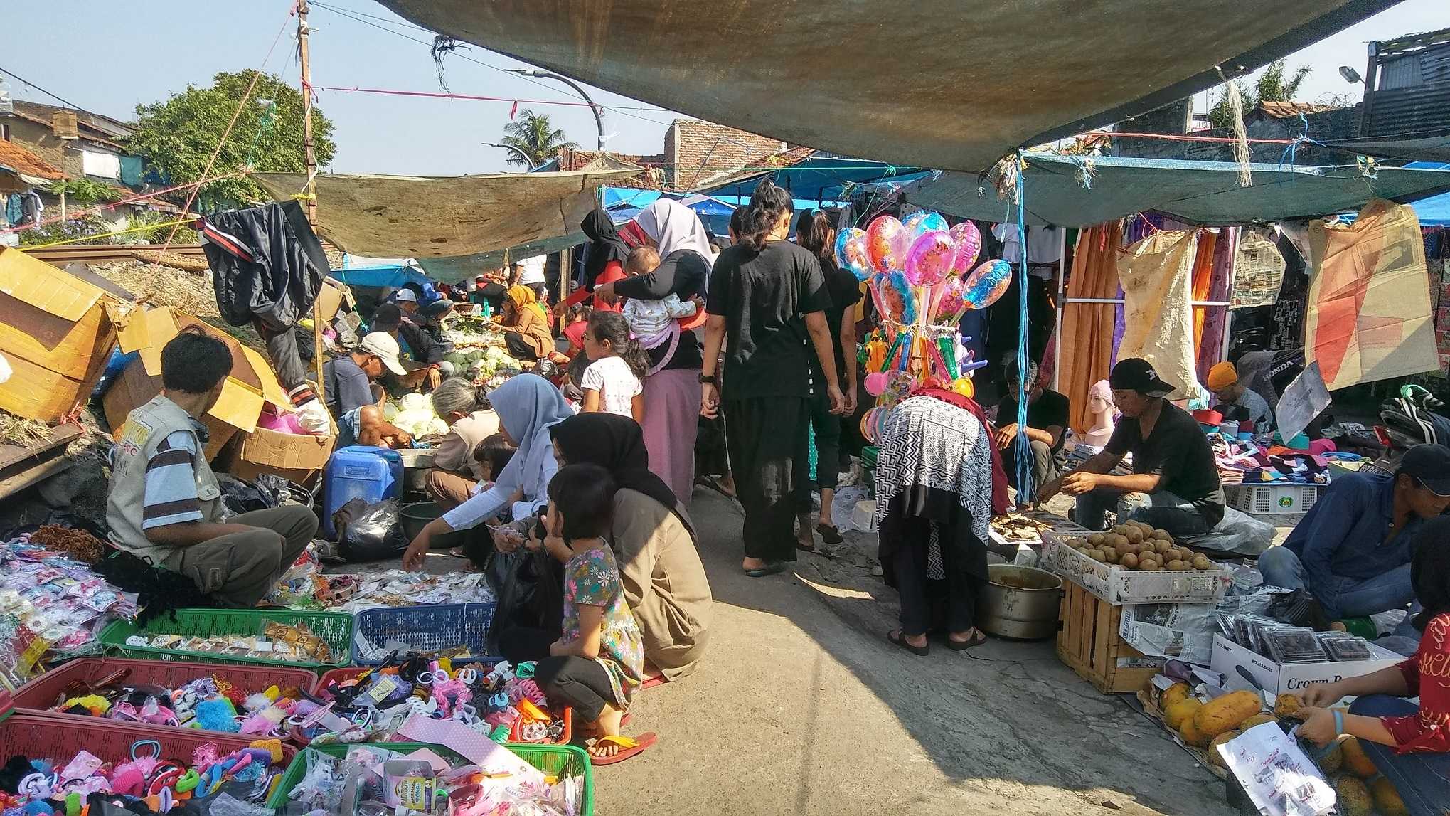 Aktivitas Pasar Nonggeng - Dok. Susanti Hara