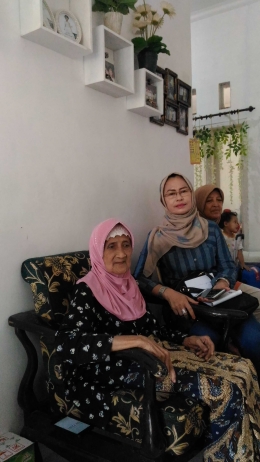 Ibu Hj.Muslicha (91) dan Ibu Retno Mastuti (61). Dok.pribadi