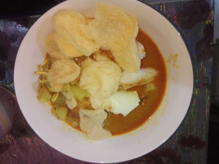 Lontong sayur Kang Yana (foto Rustian)