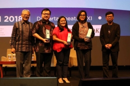 Sri Mulyani Indrawati (kedua dari kanan) bersama perwakilan Go-Jek, Bukalapak, Tokopedia [Foto: KataData]