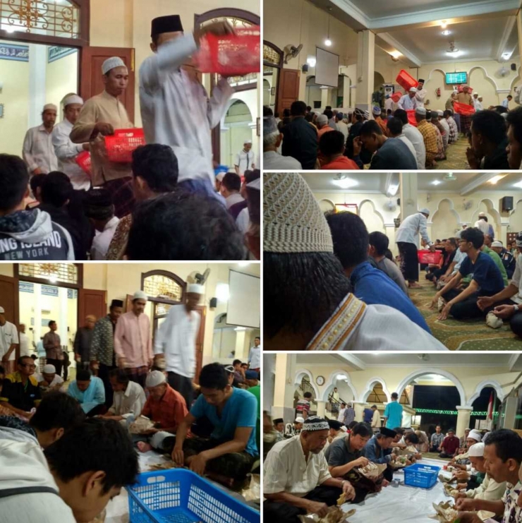 Suasana buka dan santap bersama di Masjid Assegaf, Solo