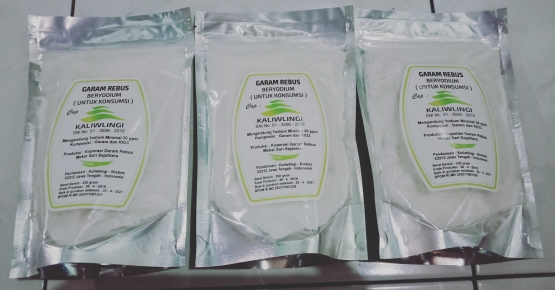 Produk garam rebus yang dikemas ukuran 250gram / foto : dok. Pribadi