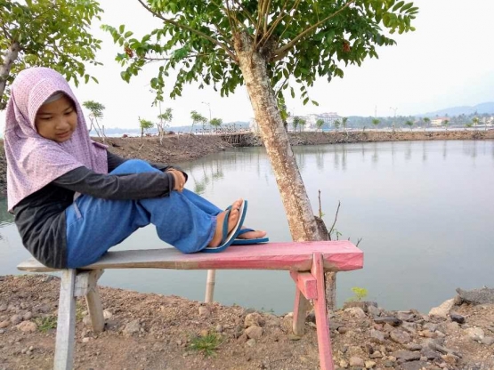 Titik berat badannya sudah pas, insya Allah tidak akan kejengkang - abaikan sendal jepit yang Ade pakai | Foto: Rifki Feriandi