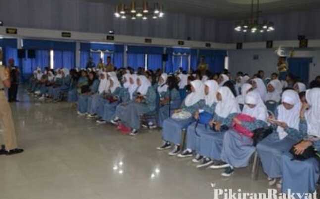 Siswi SMA juga sudah di wajibkan berhijab (doc. SMAN 6 Kota Cirebon)
