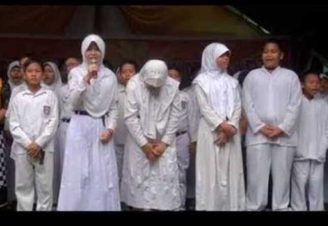 Sejak SD pun mereka sudah berhijab (doc. SDN Sadagori.I Kota Cirebon)