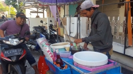 Penjual es cincau langganan selama bulan Ramadan sejak 2015 (dok. pri).