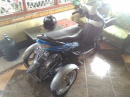 Meski belum terbiasa, ayah Aam mencoba membuatkan motor untuk mengantar Aam ke kampus (dok.pri)