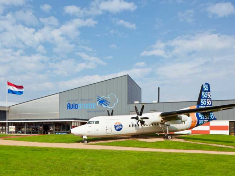 Pintu masuk Aviodrome. Foto oleh Libema123 (sumber: triposo.com)