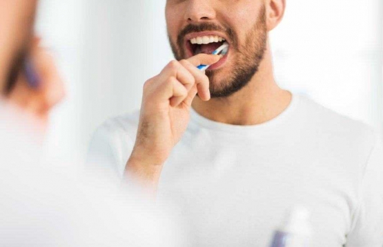 Sikat gigi boleh kok saat puasa. Gambar dari hellosehat.com