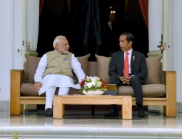 Perdana Menteri India, Narendra Modi, dan Presiden RI Joko Widodo (kredit foto: presidenri.go.id)