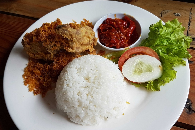 Sajian istimewa untuk tamu, bisa beli via GO-FOOD (Dokpri)