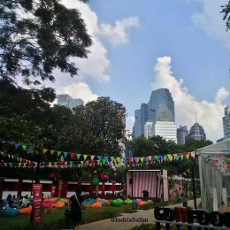 Gedung Pencakar Langit di Latar Belakang |Foto: Indria Salim