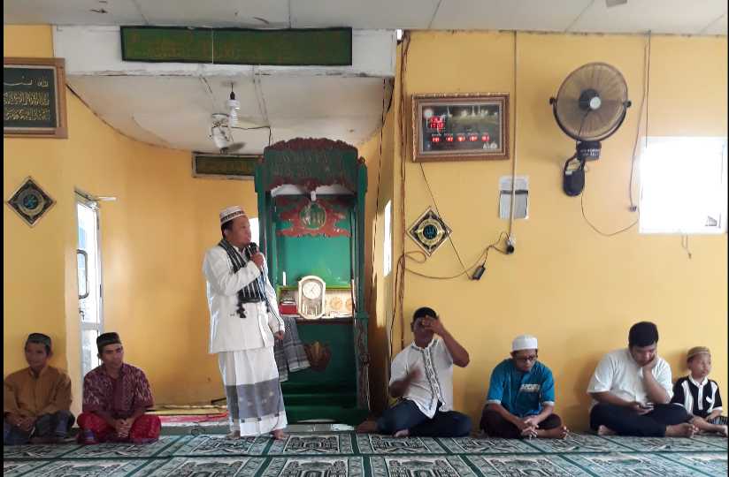 Ceramah agama disampaikan oleh Bapak Iskandar saat safari ramadhan Kahmi Babar, Minggu (3/6/2018)