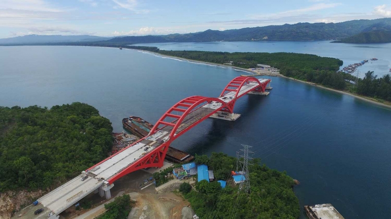 Jembatan Holtekamp yang menghubungkan Hamadi (Distrik Jayapura Selatan) dengan Holtekamp (Distrik Muara Tami, Kota Jayapura) berada di atas laut Teluk Humbolt, Provinsi Papua. Foto Dok PPK Jembatan Holtekamp.