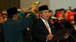 Gubernur Bank Indonesia yang baru, Perry Warjiyo, dilantik di Mahkamah Agung, 24 Mei 2018. (tribunnews.com)
