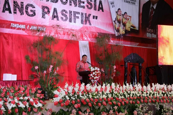 Gubernur Sulawesi Utara Olly Dondokambey dalam peluncuran bukunya | Sumber: Humas Sulut