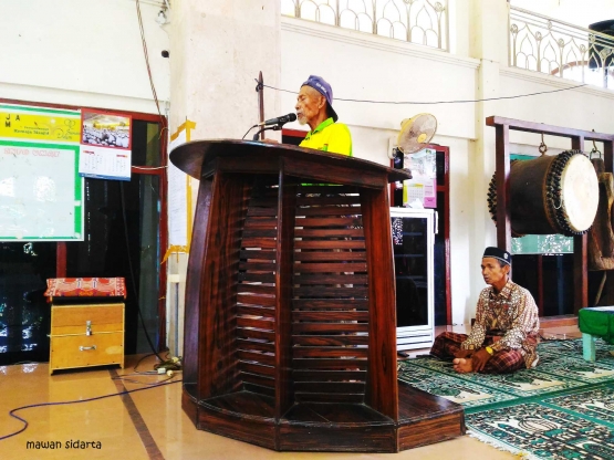 Announcer masjid mengumumkan sahur (dok.pri)