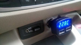 USB Charger untuk mobil selama mudik.