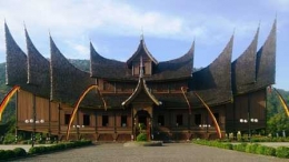 Tampak Depan Istana Pagaruyung (Dokpri)