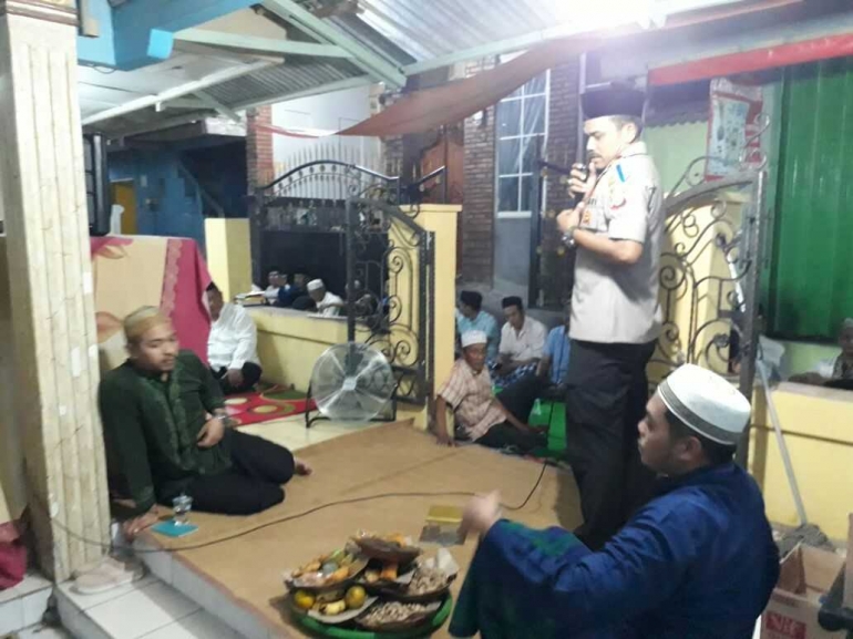 Dokpri, Kapolsek Cengkareng H. Khoiri, SH, MM saat berikan himbauan kamtibmas di Masjid Al Munawaroh, Kapuk, Cengkareng.