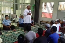 Abdurrahman Taib, seorang mantan narapidana teroris, saat memberikan testimoni di Lapas kelas I Lowokwaru, Kota Malang, Selasa (5/6/2018)