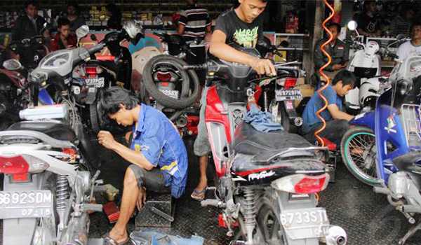 servis motor sebelum mudik foto dari newsmedia.co.id