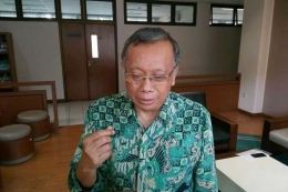 Wakil Rektor Bidang Akademi dan Kemahasiswaan ITB, Prof Bermawi P.Iskandar terkait pembekuan salah satu organisasi mahasiswa di ITB yakni HATI yang diduga berafiliasi dengan HTI. pembekuan sendiri dilakukannya dua pekan lalu.