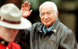 H.M Soeharto dan Orde Baru ; okenews.com