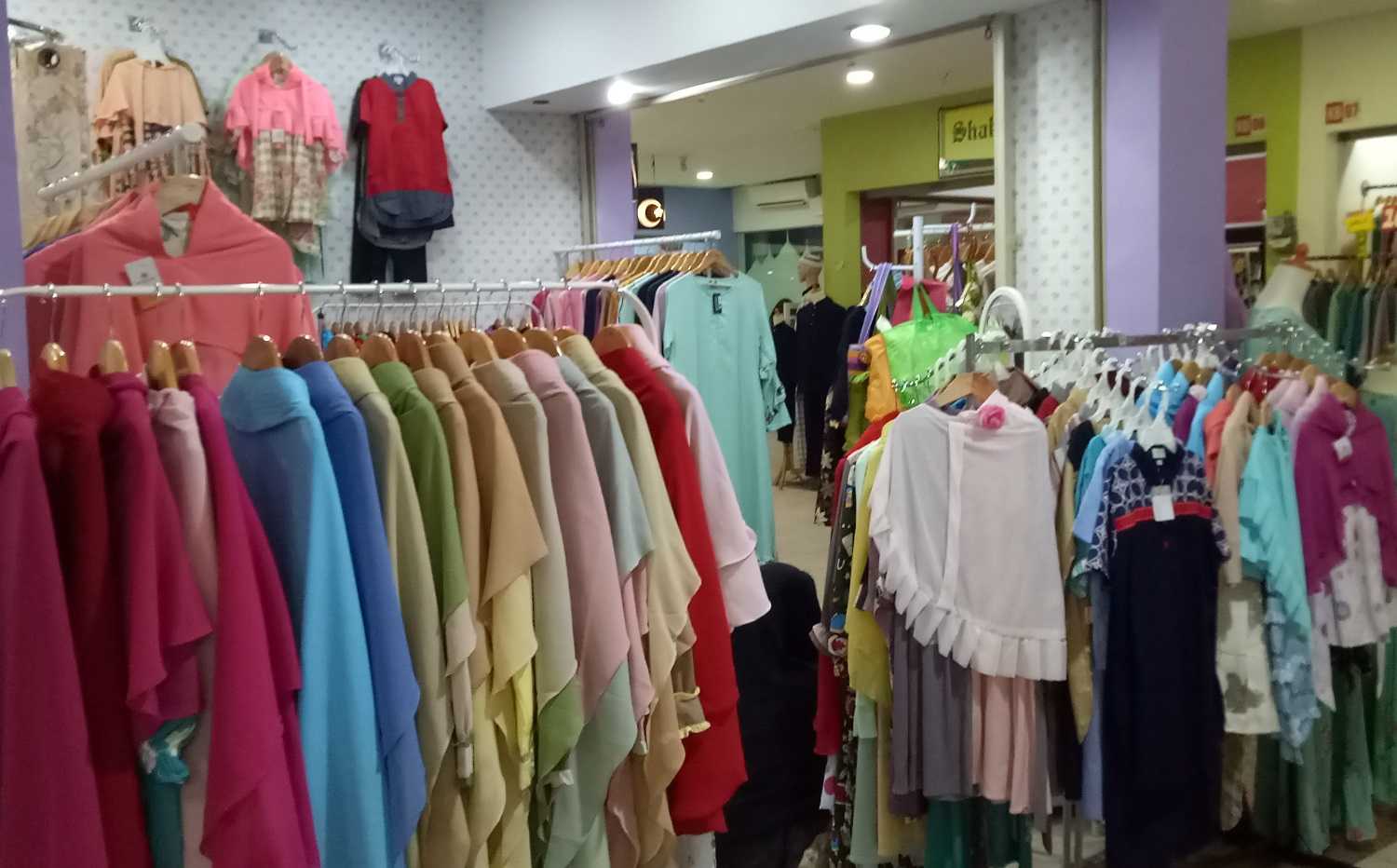 Salah satu gerai baju muslim di Khazanah Plaza. | Dokumentasi Pribadi