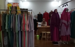 Salah satu gerai baju muslim di Khazanah Plaza. | Dokumentasi Pribadi