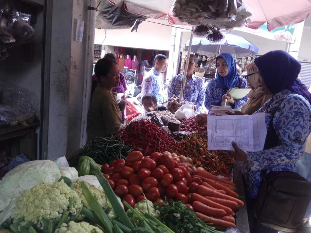 Pedagang sayur mayur di Pasar Kite (foto Rustian)