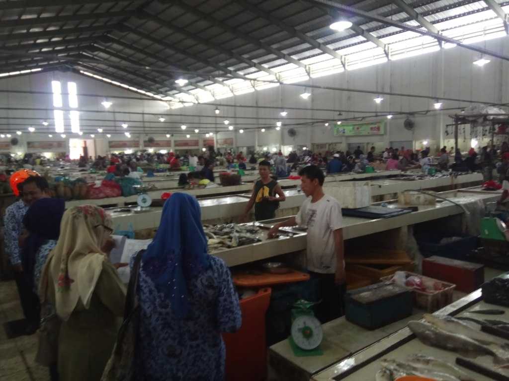 Pasar Ikan dan daging di Pasar Kite (foto Rustian)