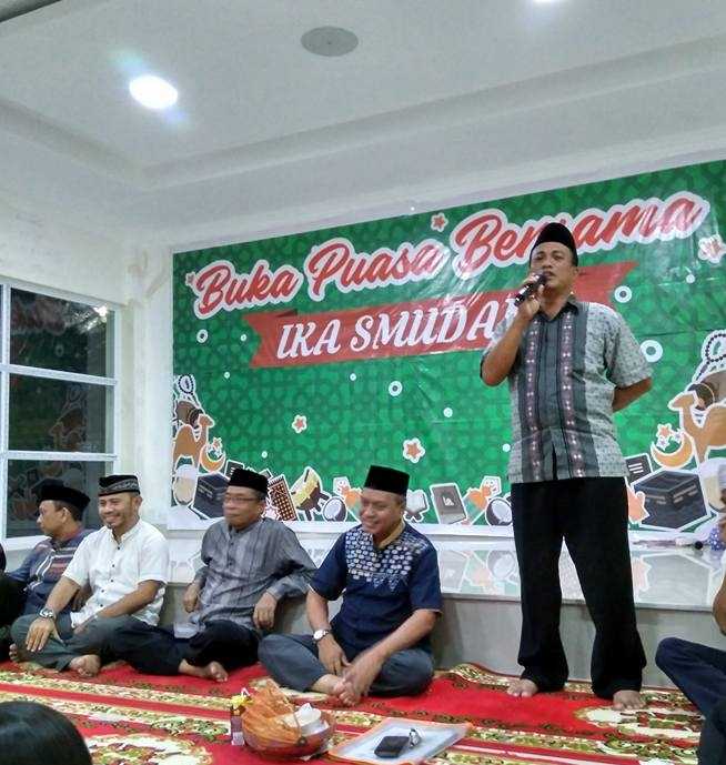 Kepala Sekolah Sudarman, M.Pd, M.M saat memberi sambutan. Foto: Facebook Husniati Abbas