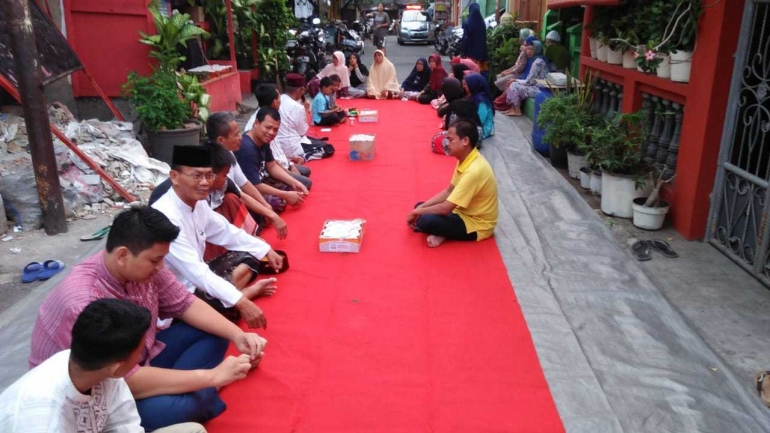 Sesepuh dan warga hadir dalam acara silaturahmi, santunan & buka puasa bersama (dokpri)