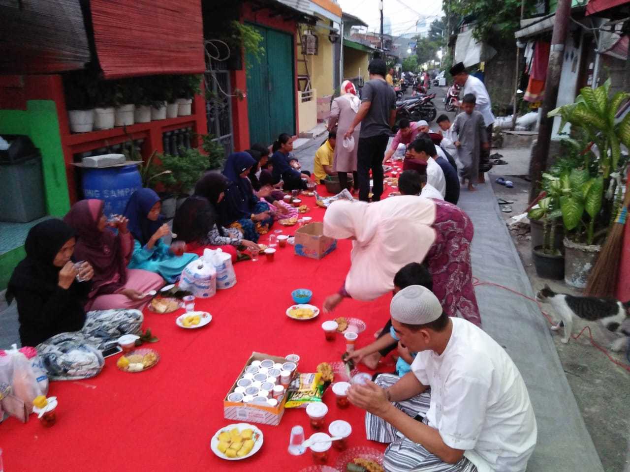 Suasana buka puasa bersama di RT012/02 Kota Bambu Utara (dokpri)