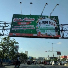 Billboard bukber 2018 di Jl. AP Pettarani, Makassar. Foto: instagram.com/arthur_smudama