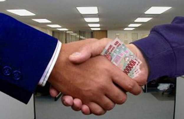 Salam tempel Hari Raya Idul Fitri atau Lebaran diBrebes dikenal dengan nama Pecingan (Sumber: dagelan.co)