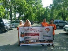 Tim penebar parcel lebaran dari relawan mahasiswa dan RELINDO Sumut (dok. Relindo Sumut, 8 Juni 2018)