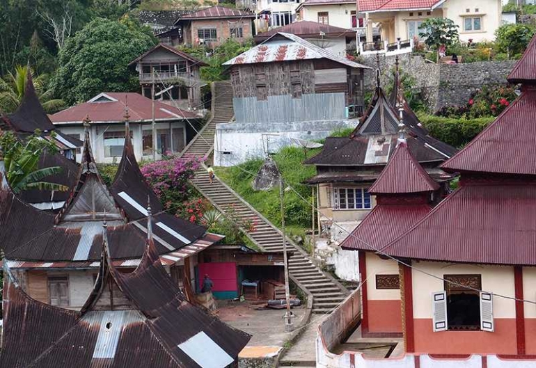 Janjang yang rapi mengubungkan satu tempat dengan tempat lain (Dokpri)