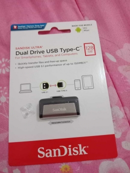 Salah satu produk SanDisk, SanDisk Ultra Dual Drive.