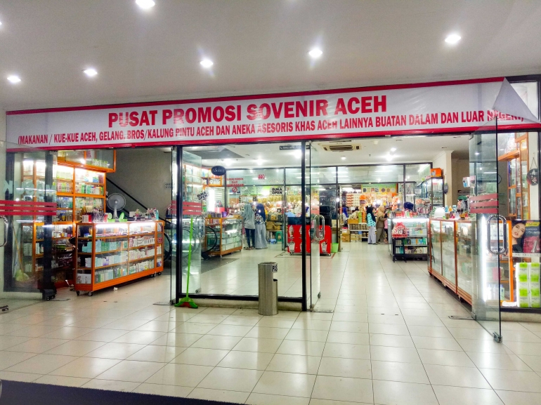 Pusat Penjualan dan Promosi Souvenir Aceh sebagai Pasar Modern Oleh-oleh Aceh. Jalan Diponegoro Pasar Atjeh Kota Banda Aceh (foto: dokpri)